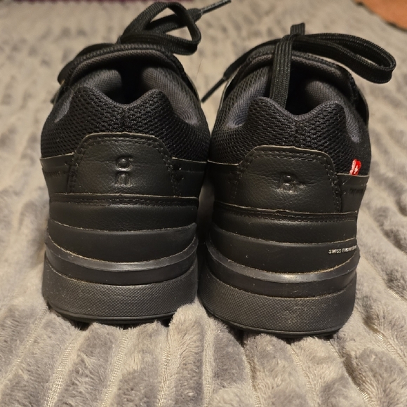 On Running The Roger Womens Black Leather Sneakers - Picture 5 of 10